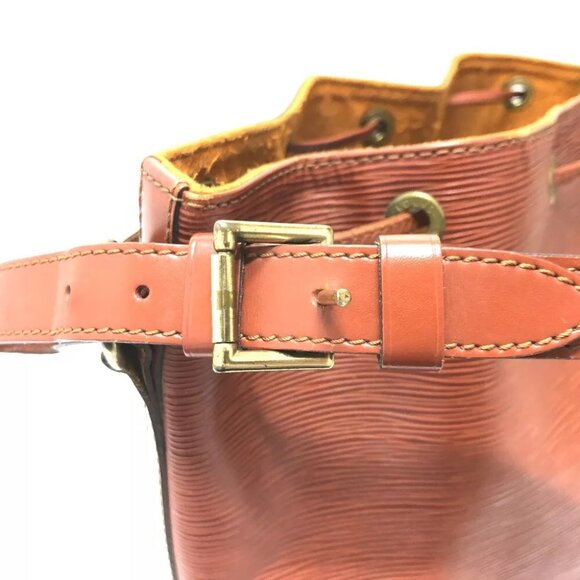 LOUIS VUITTON Epi Petit Noe Drawstring Crossbody Shoulder Bag - Picture 4 of 10